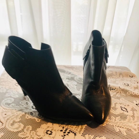 Fresh Fall Black ankle booties with buckle on side - Picture 2 of 4